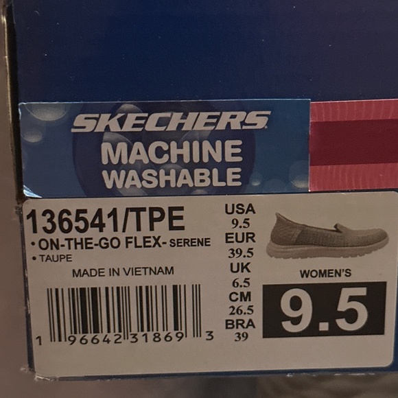 New sketchers women’s slip in shoes 9.5 - Picture 9 of 12